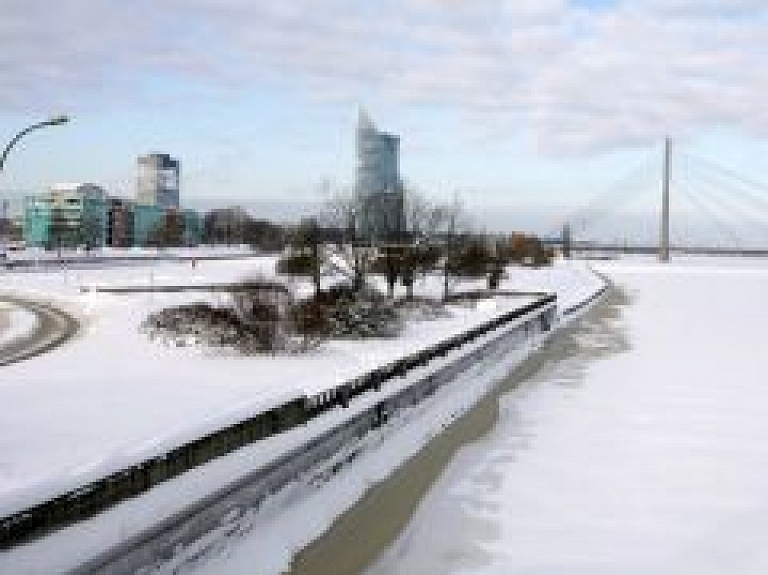 Šodien Rīgas centrā uz Daugavas ledus norisinās dīķu hokeja čempionāta finālspēles