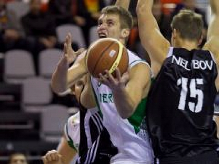 "BK Valmiera" pārsteidz un pieveic "VEF" (galerija/video)
