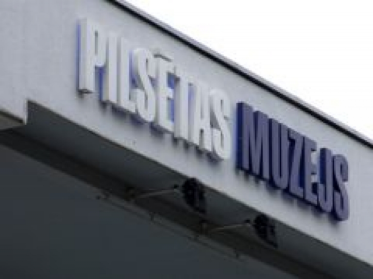 Šodien Jūrmalas pilsētas muzejā notiek  jauniešu vēsturisko tērpu teātra "Pūra lāde" jubilejas pasākums