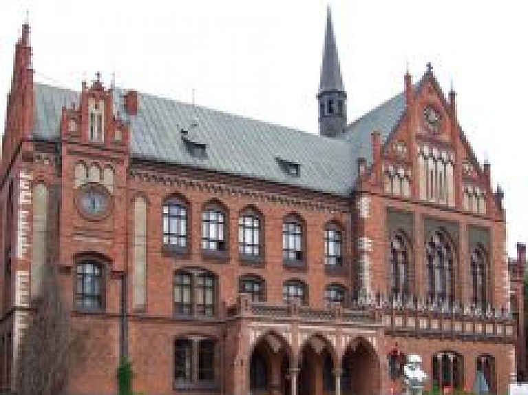 Nākamnedēļ Latvijas Mākslas akadēmijā notiks tradicionālais karnevāls - izstāde "Vuelo carneval"