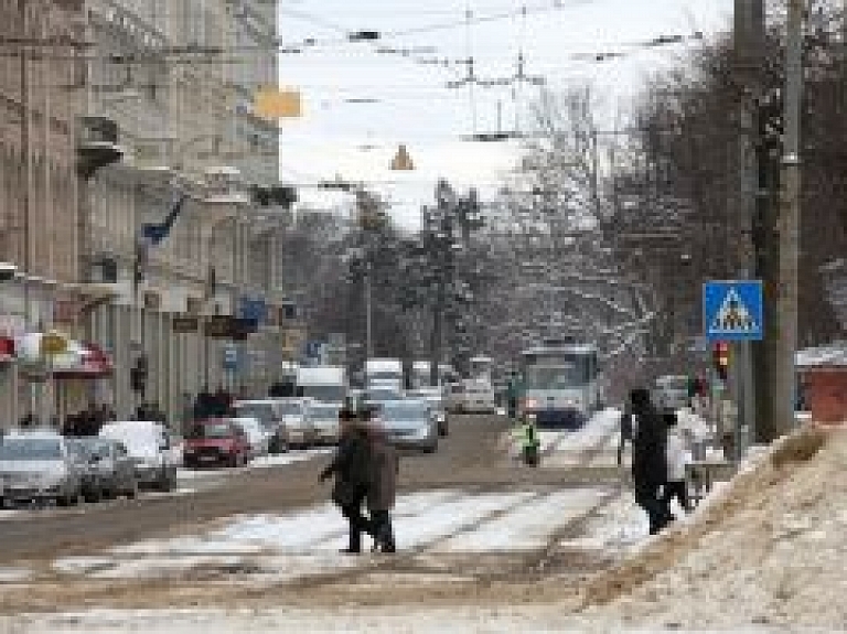 Plāno paplašināt maksas autostāvvietas Rīgas centrālās daļas ielu malās