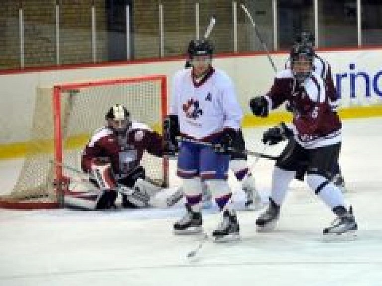 Latvijas Stājhokeja komanda cīnās par iespēju trennēties "uz ledus" pirms Eiropas Čempionāta