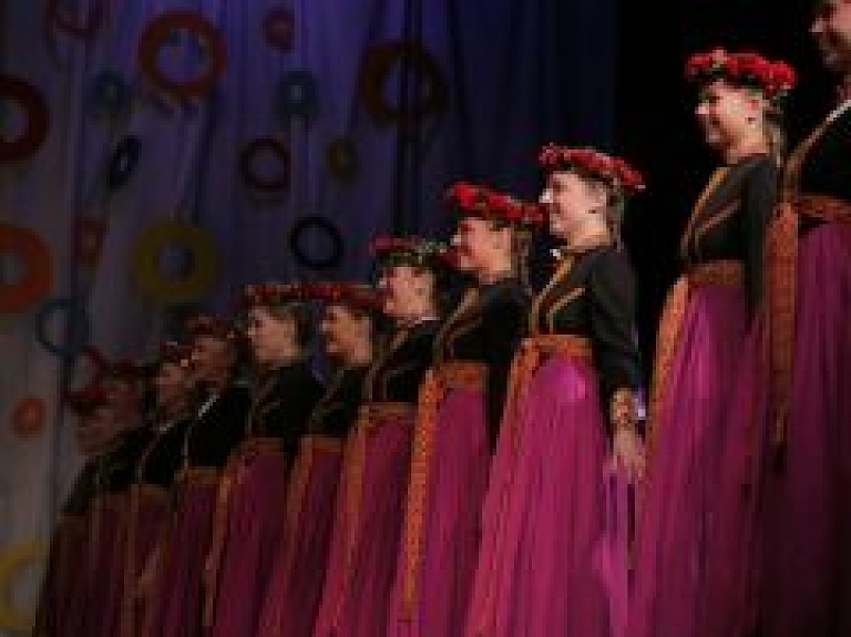 Rīt Siguldas pilsētas kultūras namā notiks deju kolektīva "Vizbulīte" un draugu koncerts