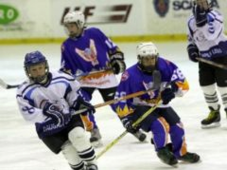 Skolēns sagādā Krustpils pamatskolai mākslīgās kāpšanas sienu