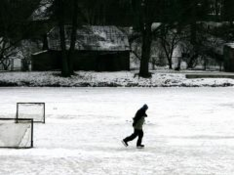 Februārī Saldū notiks Latvijas dīķu hokeja čempionāts "Red Bull Open Ice"