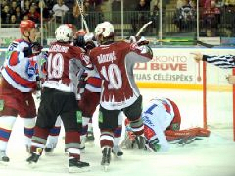 Rīgas Dinamo pēcspēles metienos izcīna uzvar pār CSKA