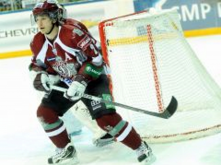 Rīgas "Dinamo" spēlētājam Rodrigo Laviņam lauzta roka; nespēlēs vismaz mēnesi