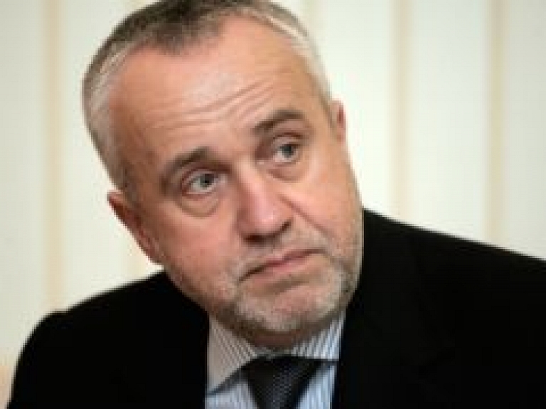 "Valmieras piena" padomi atstāj Šķēle
