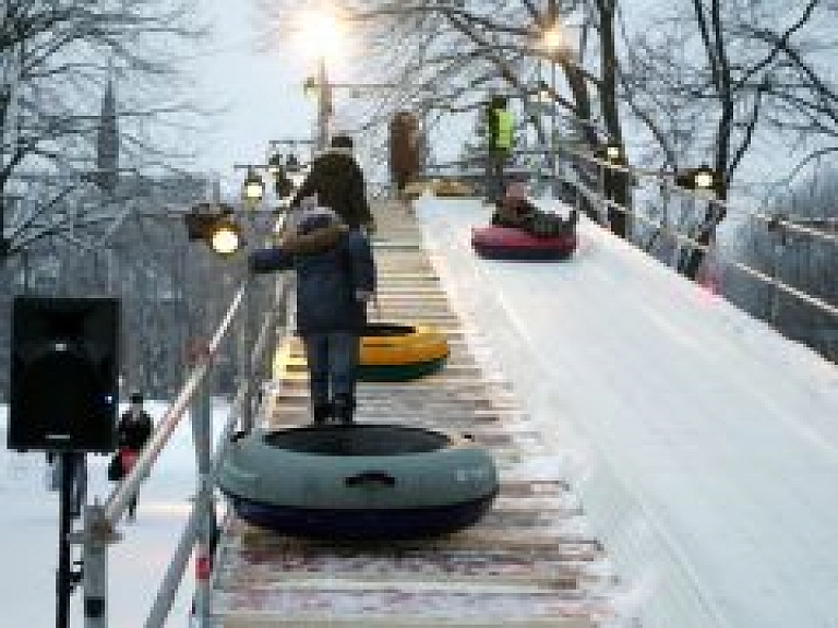 Šoziem Rīgā daudzviet iespējams baudīt ziemas aktīvo atpūtu