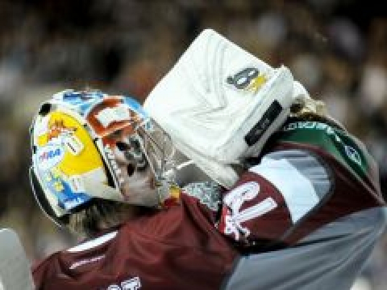 Uz ledus netrenējas tikai divi Rīgas "Dinamo" spēlētāji - Telkvists un Cibuļskis