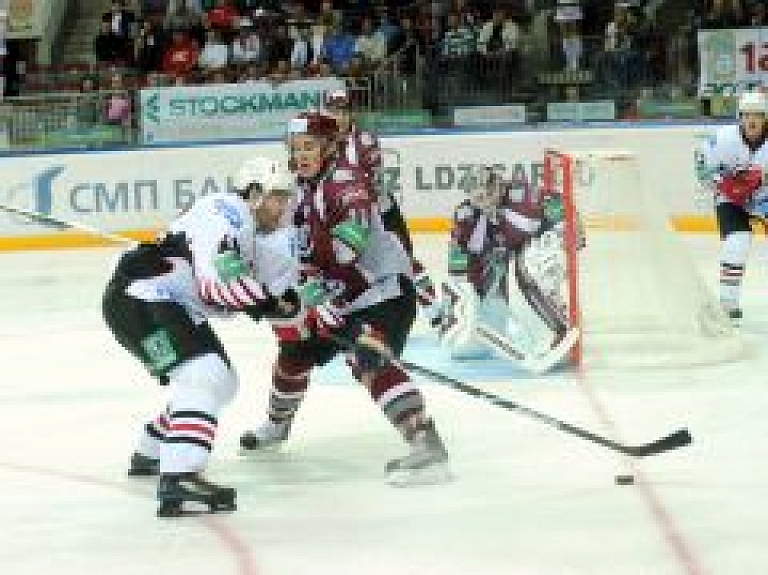 Gada pēdējā spēlē Rīgas "Dinamo" piedzīvo sāpīgu zaudējumu pret Omskas "Avangard"