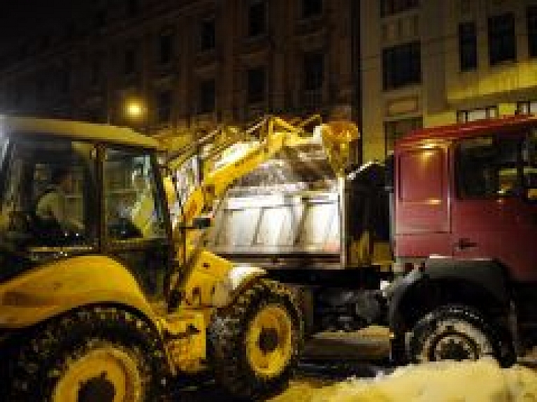 Rīgā sniega tīrīšanai šogad jau iztērēti vairāk nekā divi miljoni latu