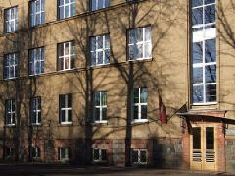 Valmieras 5.vidusskolas 9.a klase ieguvusi 3.vietu Vidzemes reģionā konkursā "Kas notiek?"