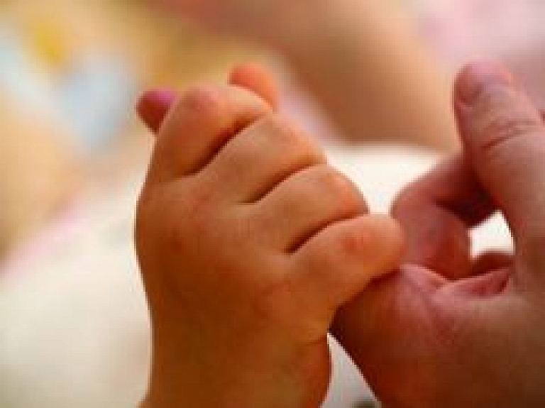 Sestdien Rīgā labdarības akcijā tiks vākti ziemas apavi bērnunamu bērniem