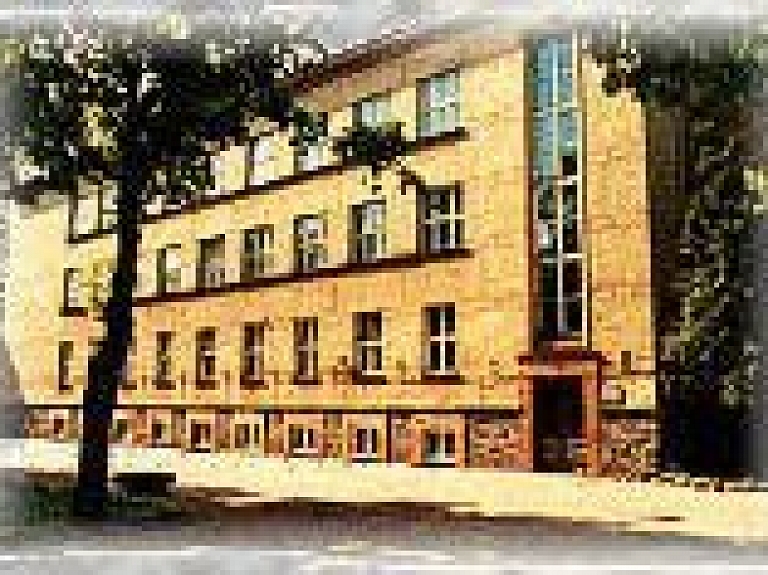Valmieras 5.vidusskola piedalās starptautiskā projektā "Ilgtspējīgs patēriņš – vecāku un bērnu sadarbība"