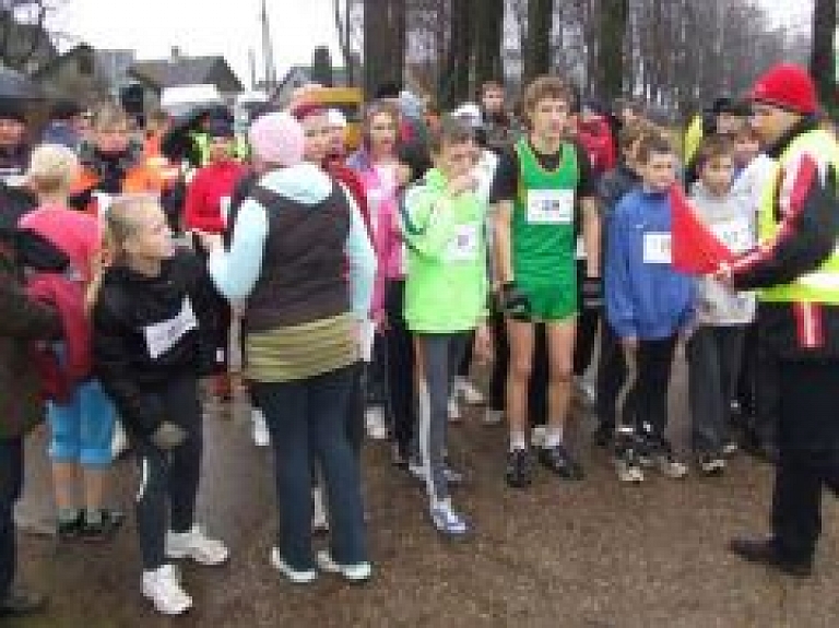 Jēkabpils sportisti piedalās skrējienā, kas veltīts LR proklamēšanas gadadienai