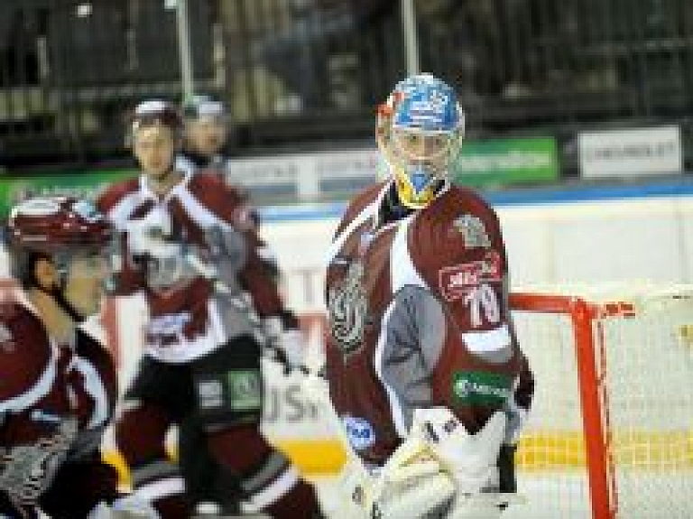Rīgas "Dinamo" ar rezultātu 5:4 zaudē ''Salavat Julajev''