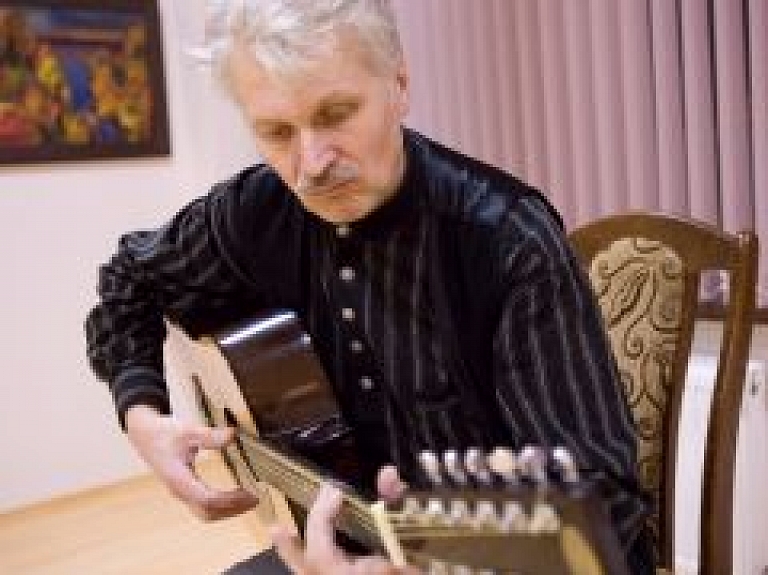 Šodien Siguldas pagasta kultūras namā notiks Eināra Kviļa izstādes slēgšanas koncerts