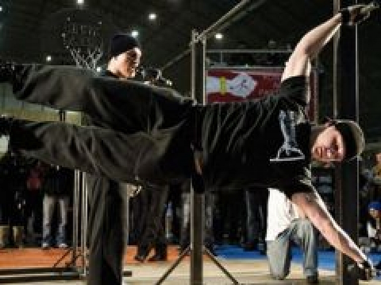 Ielu vingrošanas sporta biedrība kļūst par šova "Latvijas zelta talanti 2010" uzvarētājiem