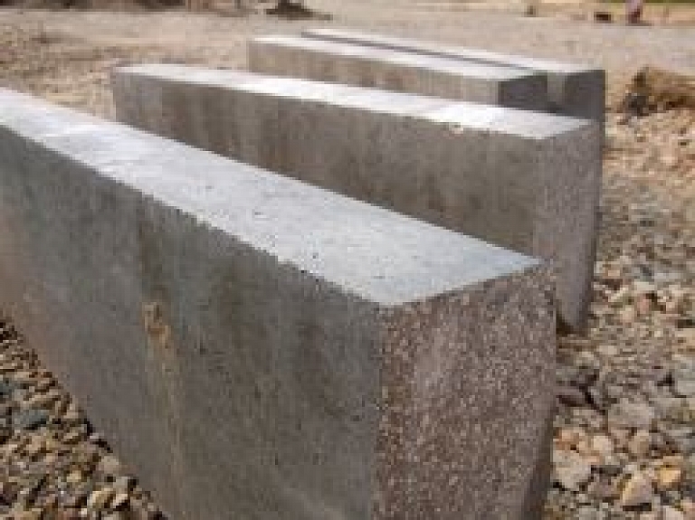 Laikraksts: līdzekļu trūkuma dēļ Jēkabpilī izremontē tikai pusi tilta