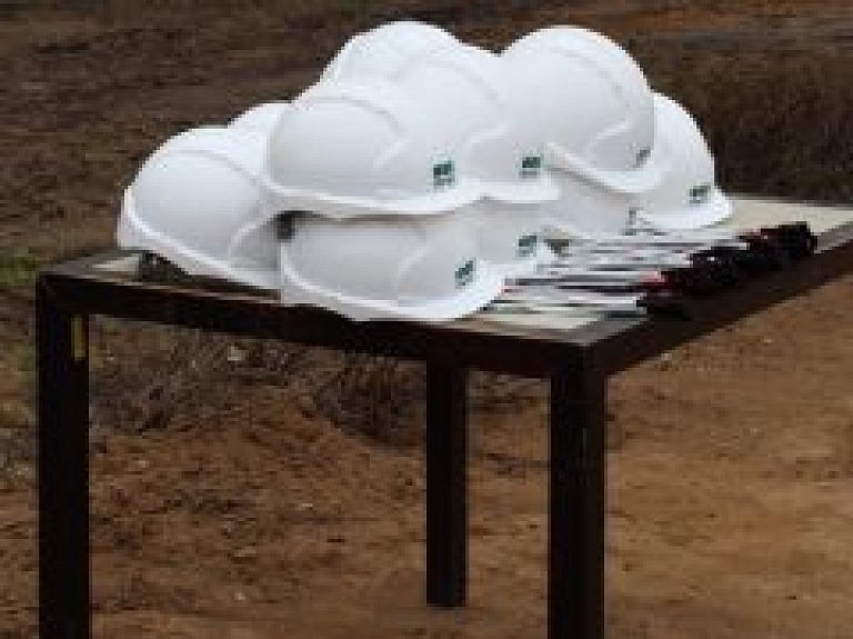 Magonim jādemontē laivu māja Lielā Baltezera aizsargjoslā