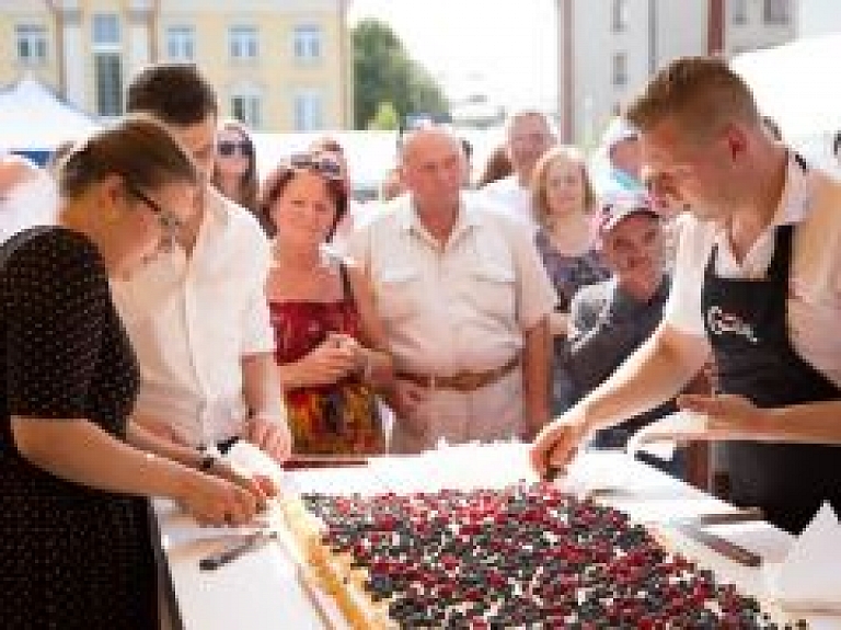 Valmierā noskaidrota gardākās kūkas cepēja Vidzemē