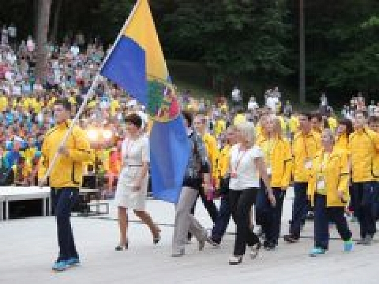 Svinīgi atklāta Latvijas Jaunatnes vasaras olimpiāde