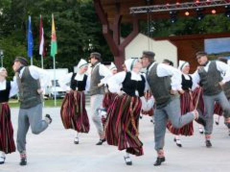 Noslēgušies novada svētki "Annas Dagdā"