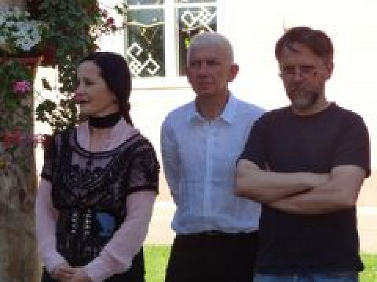 Ar krāšņu izstādi Valmierā noslēdzas starptautiskais mākslas plenērs