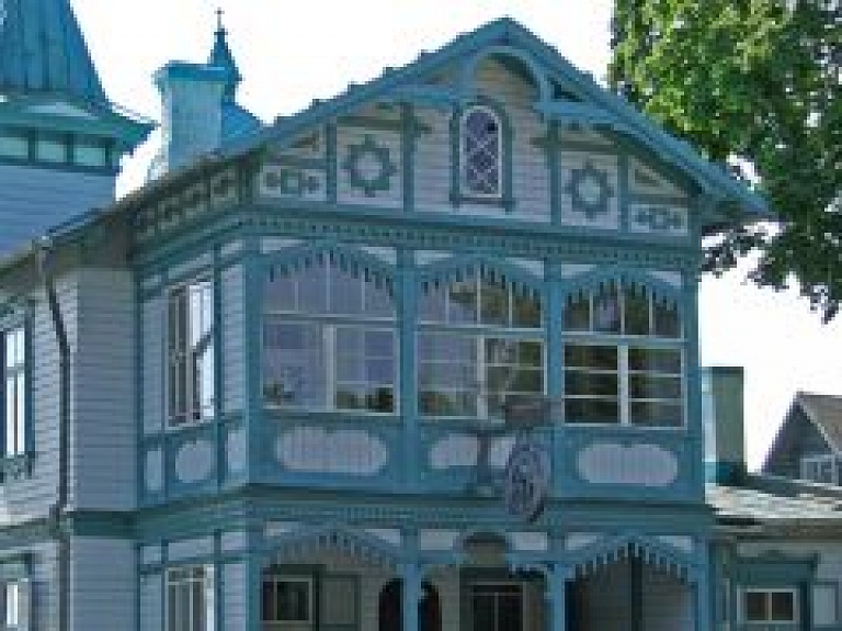 Šodien Aspazijas mājā notiks fotomākslinieka Ojāra Griķa izstādes atklāšana 