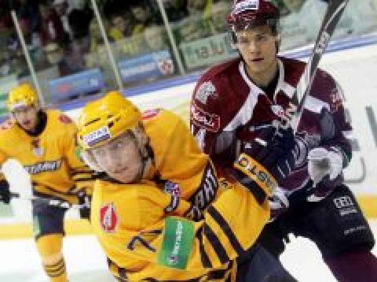 Rīgas Dinamo izcīna pārliecinošu uzvaru pār Atlant