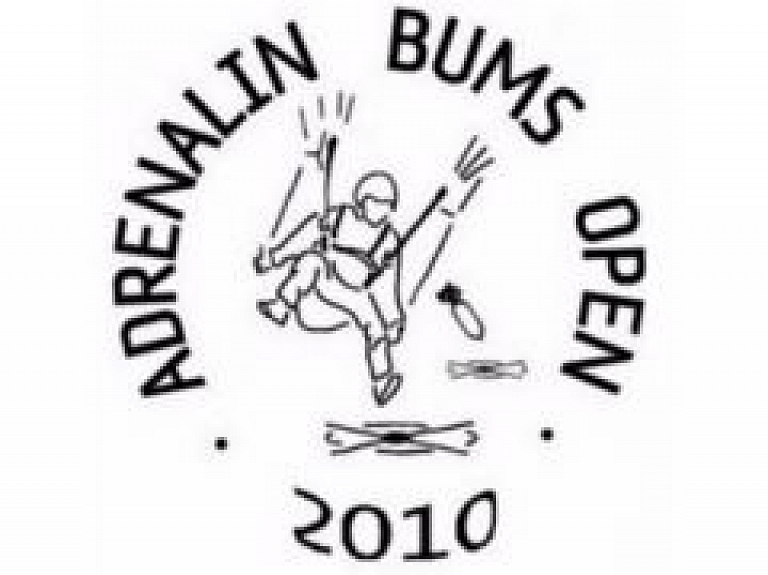 Rīt lidlaukā "Rumbula" notiks atvērtās sacensības piezemēšanās precizitātē ar paraplānu