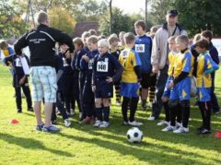 Rēzeknē noslēdzies "Sport2000 rudens futbola izaicinājums bērniem" 5.posms