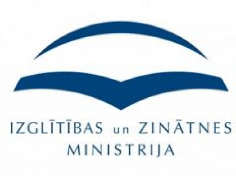 Šodien J.Endzelīna Kauguru pamatskolas direktore saņem IZM apbalvojumu