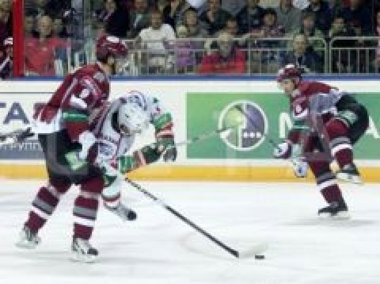 No pirmdienas uz Rīgas Dinamo spēli ar Fīniksas Coyotes būs pieejamas papildu 500 biļetes