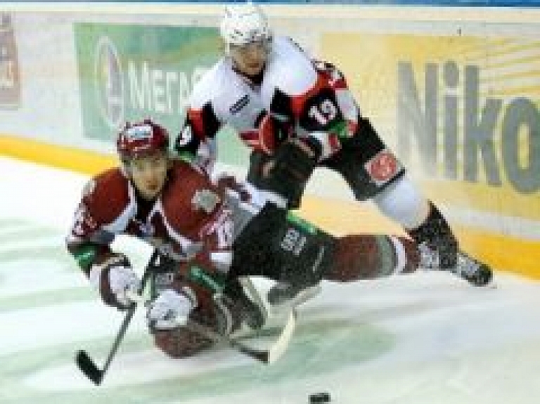Rīgas Dinamo hokejisti zaudē Avtomobilist