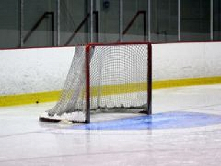 Domnieki atbalsta 150 000 latu piešķiršanu jauniešu hokeja komandai "Rīga"
