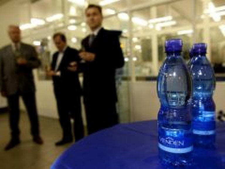 VENDEN ražos dabīgu minerālūdeni arī 0,5l un 1,5l PET pudelēs