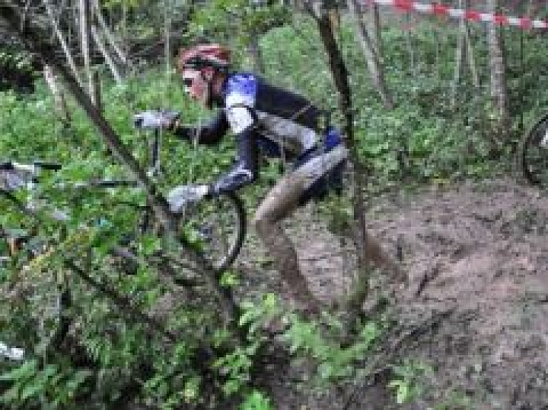 Embūtes MTB velomaratonā uzvar brāļi Flakši