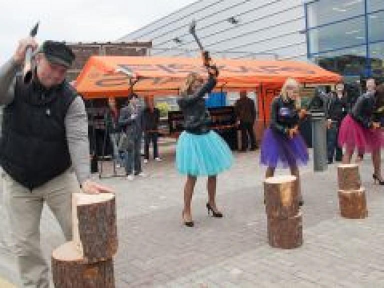 Nedēļas nogalē Rīgā notika Fiskars cirvju prezentācija