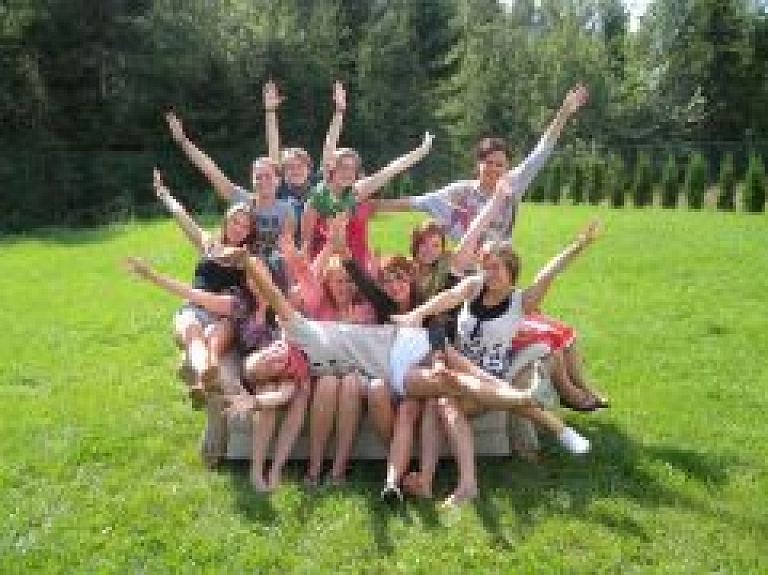 Šodien Esplanādē notiks "Tējas pēcpusdiena aktīviem jauniešiem"