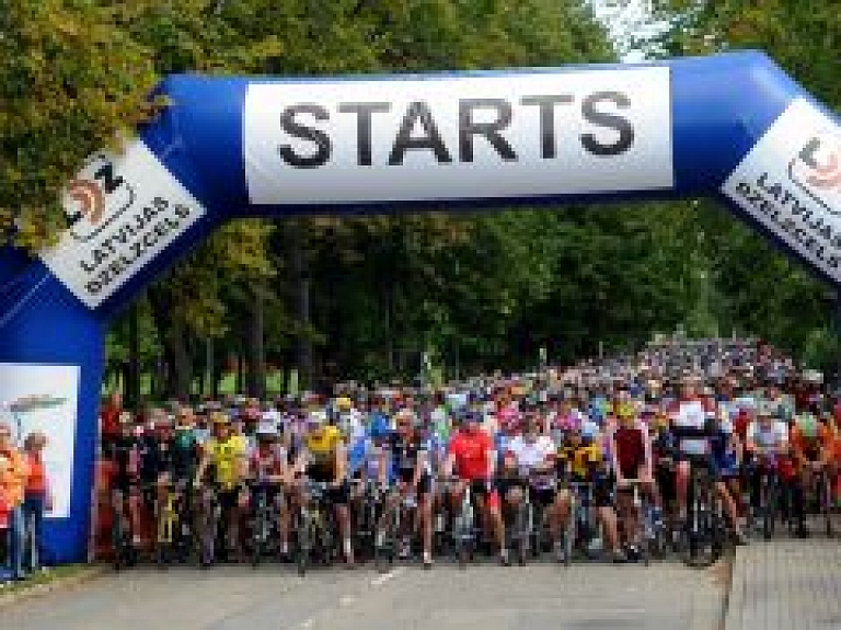 Vienības brauciens Siguldā pulcējis rekordlielu riteņbraucēju skaitu