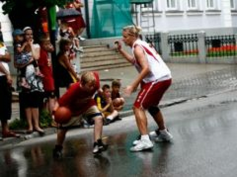 Jūrmalnieki aicināti piedalīties Ziemeļvidzemes ielu basketbola vasara 2010 fināla posmā Rīgā
