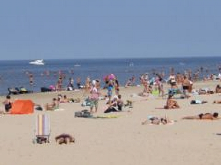 Šodien Dzintaru pludmalē norisināsies "Cosmopolitan" Bikini Bash ballīte