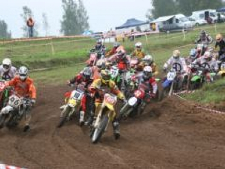 Kusas trasē noskaidroti pirmie Latvijas čempioni motokrosā