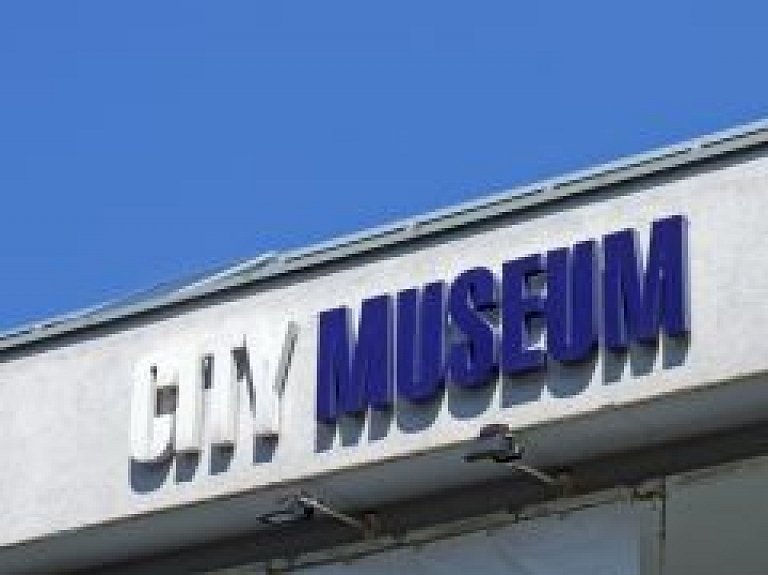 Šodien Jūrmalā atklāta tēlnieka Zigmunda Bieļa personālizstāde "Bruģa ziedi"