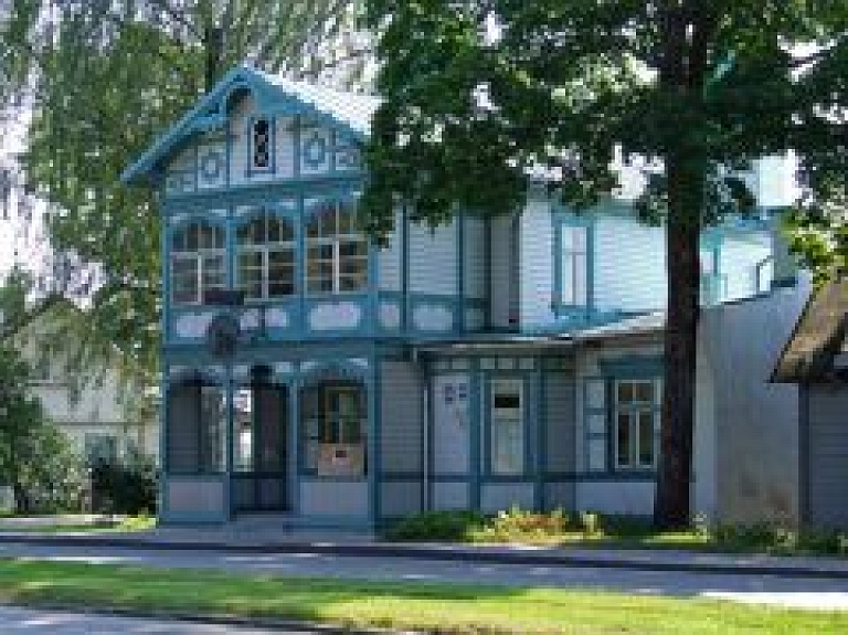 Dubultos atklās keramiķes Ineses Āboliņas izstādi "Laika laivas"