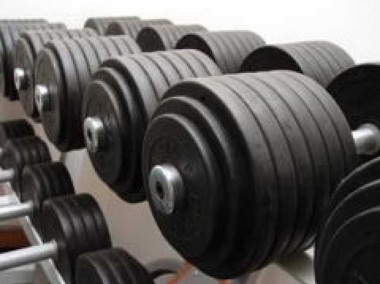 Latvijas spēkavīru čempionāta superfinālā pēc pieciem vingrinājumiem Artis Plivda trešais