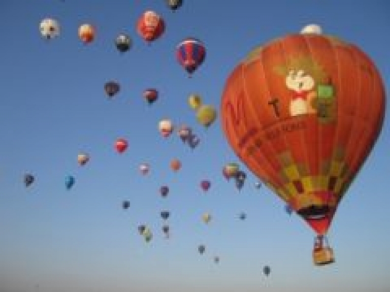 Šogad gaisa balonu festivālā Madonā piedalīsies rekordliels balonu skaits