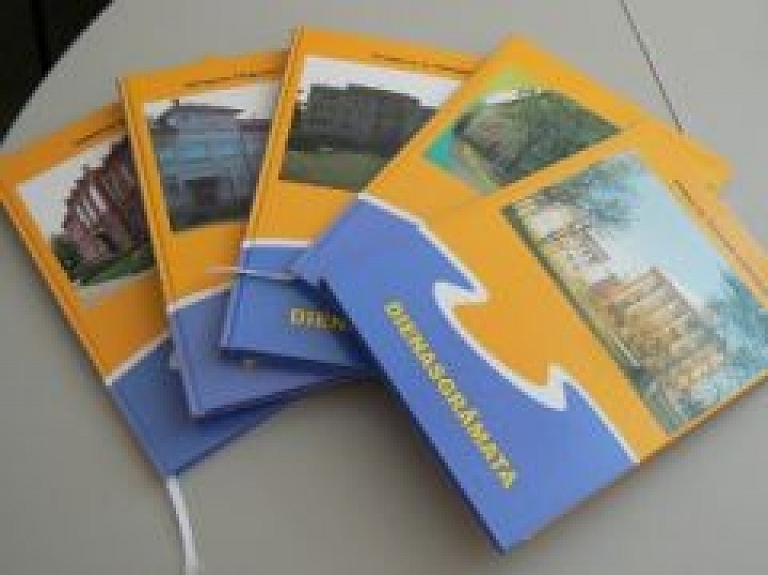 Arī šogad Valmieras skolās būs pieejamas vienota veida dienasgrāmatas
